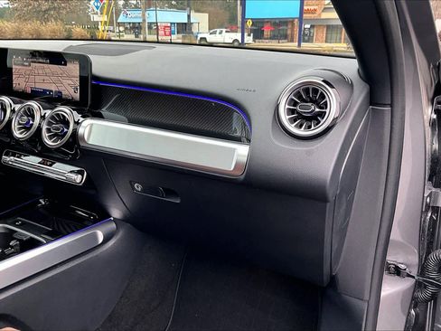 Used 2025 Mercedes-Benz GLB 250 4MATIC image 19