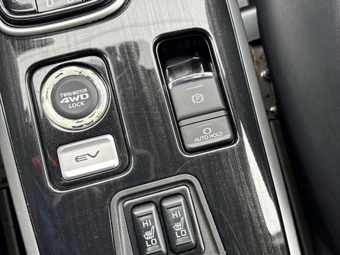 Used 2018 Mitsubishi Outlander SEL image 20