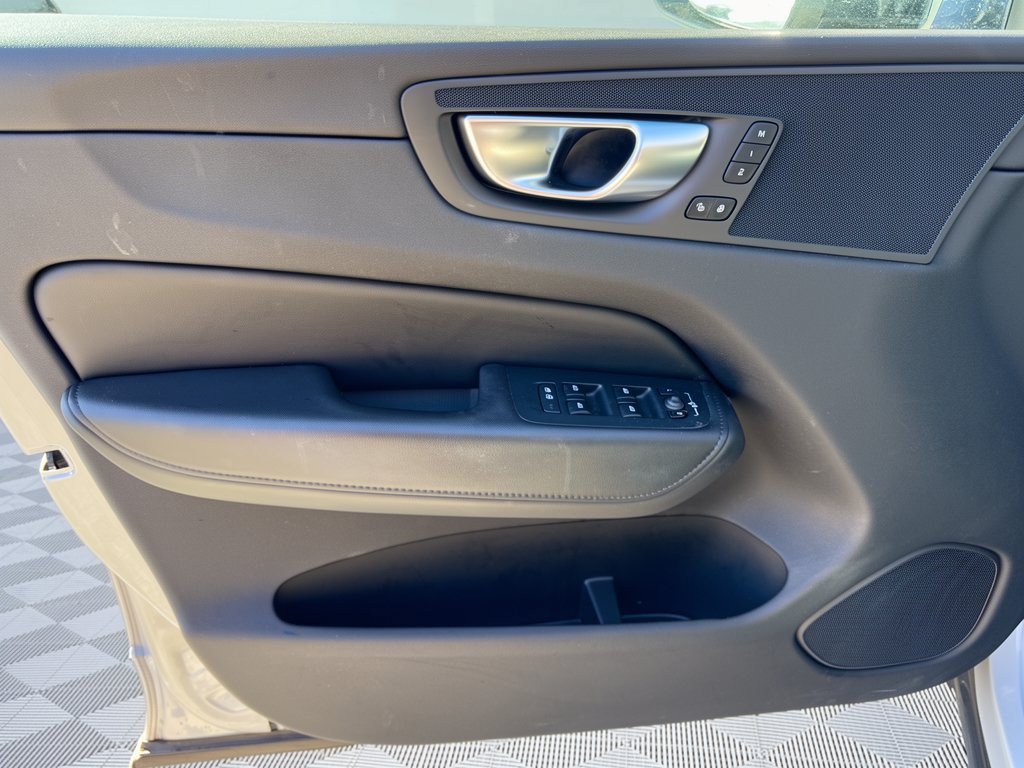 Certified 2024 Volvo XC60 B5 Plus AWD/4WD image 14