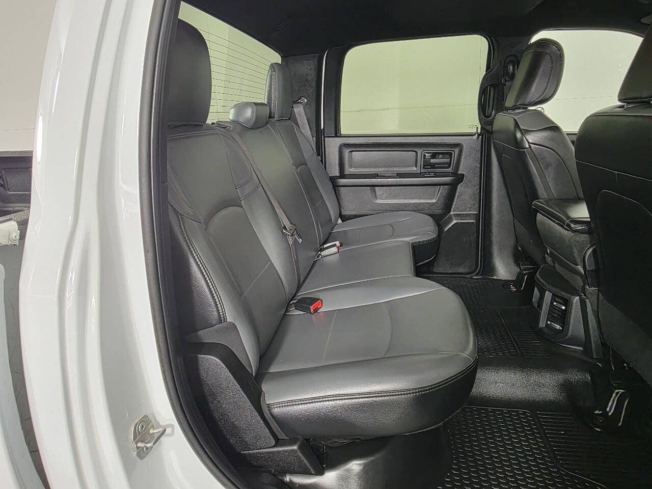 Used 2022 RAM 2500 Tradesman w/ Chrome Appearance Group AWD/4WD image 17