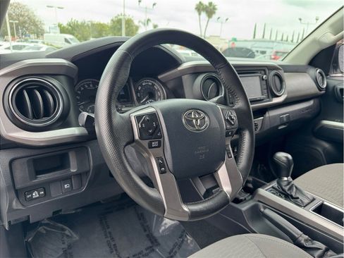 Used 2018 Toyota Tacoma SR5 image 22
