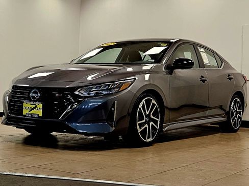 Used 2025 Nissan Sentra SR image 2