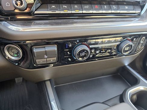 Used 2025 Chevrolet Silverado 1500 LTZ AWD/4WD image 19