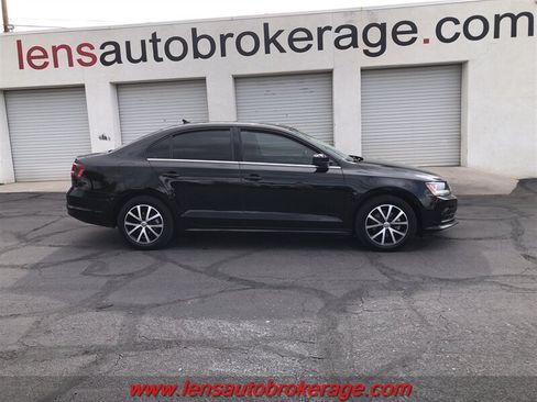 Used 2017 Volkswagen Jetta SE FWD image 1