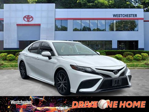 Used 2022 Toyota Camry SE w/ Cold Weather Package image 1