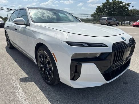 Used 2024 BMW i7 xDrive60 w/ M Sport Package RWD image 3