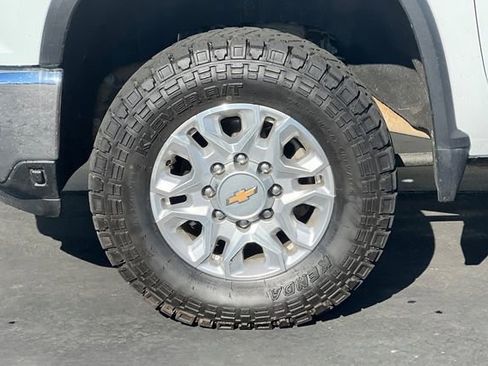 Used 2024 Chevrolet Silverado 2500 LT AWD/4WD image 35