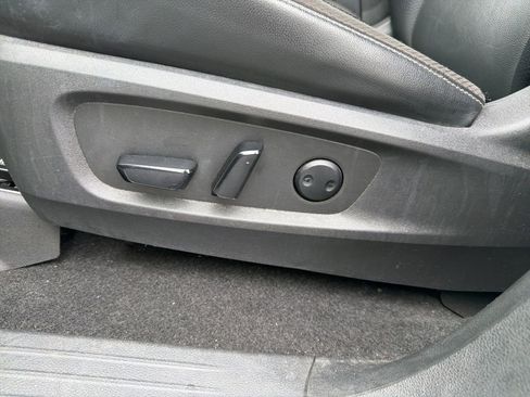Used 2022 Nissan Pathfinder SL AWD/4WD image 13