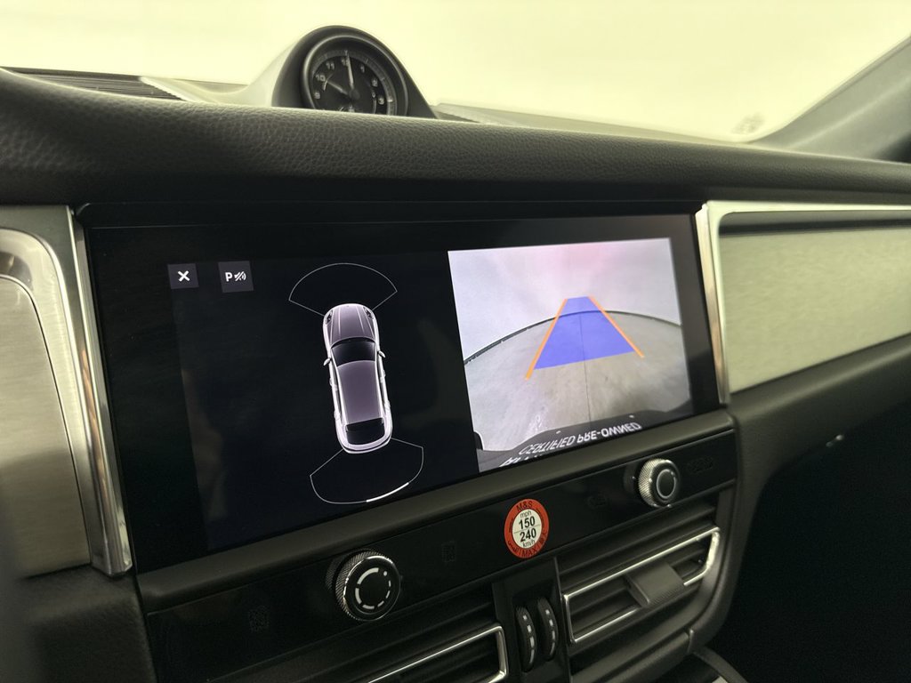Certified 2025 Porsche Macan AWD/4WD image 29