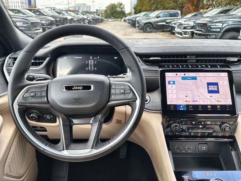 New 2025 Jeep Grand Cherokee Limited w/ Luxury Tech Group II image 16