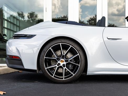 Used 2025 Porsche 911 Carrera image 16