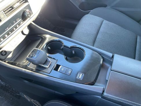 Used 2025 Nissan Rogue SV image 41