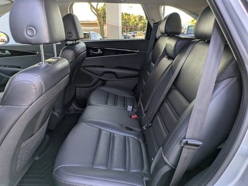 Used 2019 Kia Sorento EX image 18