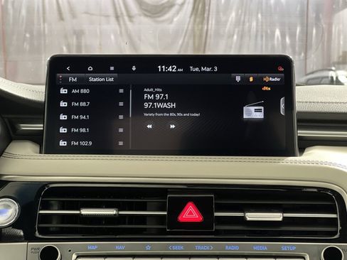 Used 2024 Genesis G70 2.5T image 18