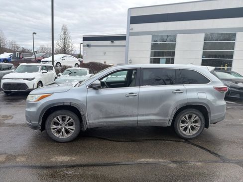Used 2014 Toyota Highlander LE image 4