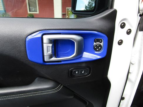 Used 2020 Jeep Gladiator Overland w/ Cold Weather Group image 21