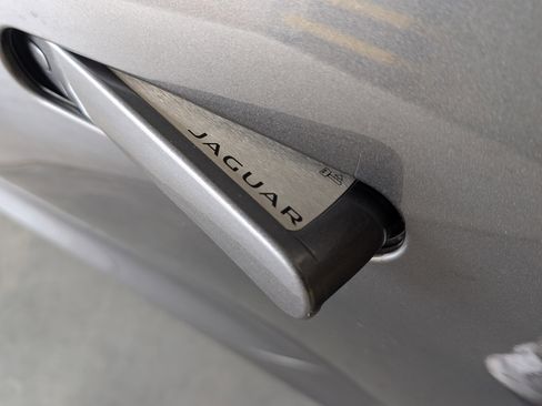 Used 2016 Jaguar F-TYPE Convertible image 17