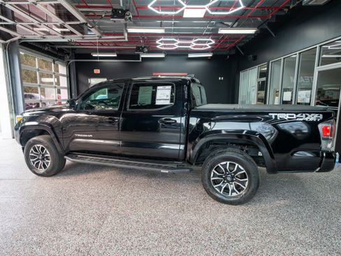 Used 2023 Toyota Tacoma TRD Sport image 2