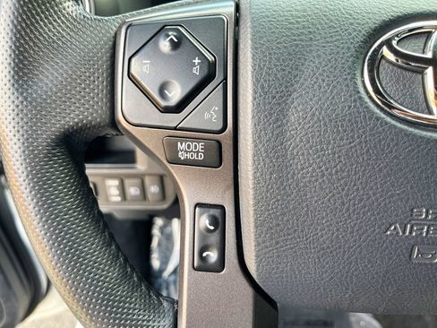 Used 2018 Toyota Tacoma TRD Off-Road AWD/4WD image 39