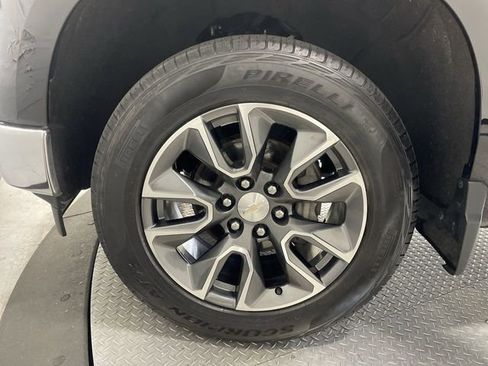 Used 2022 Chevrolet Silverado 1500 LT AWD/4WD image 10