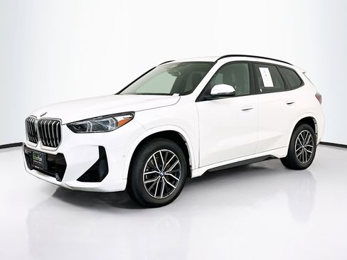 Used 2025 BMW X1 xDrive28i image 3