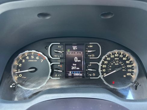 Used 2019 Toyota Tundra SR5 AWD/4WD image 10