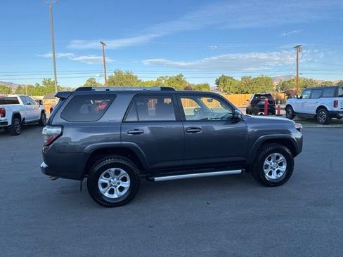 Used 2019 Toyota 4Runner SR5 AWD/4WD image 9