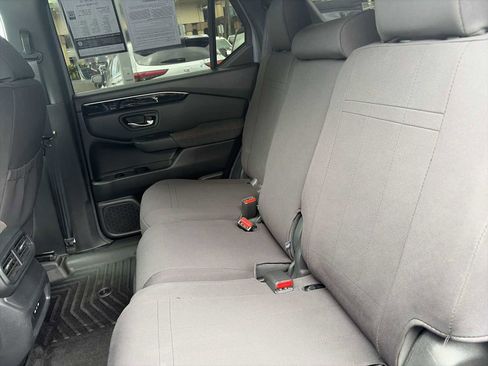 Used 2025 Honda Pilot Sport image 23