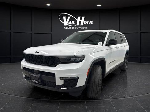 Used 2024 Jeep Grand Cherokee L Limited w/ Black Appearance Package AWD/4WD image 3