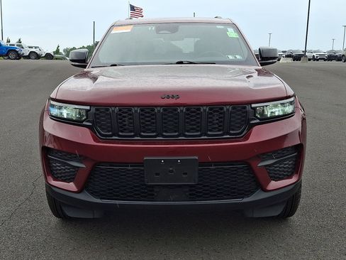 Certified 2025 Jeep Grand Cherokee Altitude AWD/4WD image 2