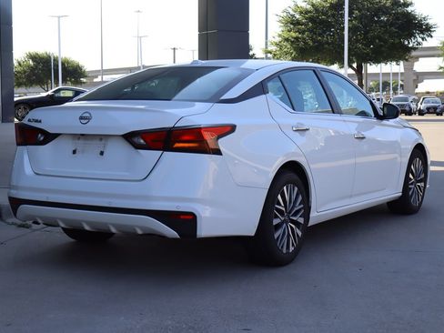 Used 2025 Nissan Altima 2.5 SV FWD image 3