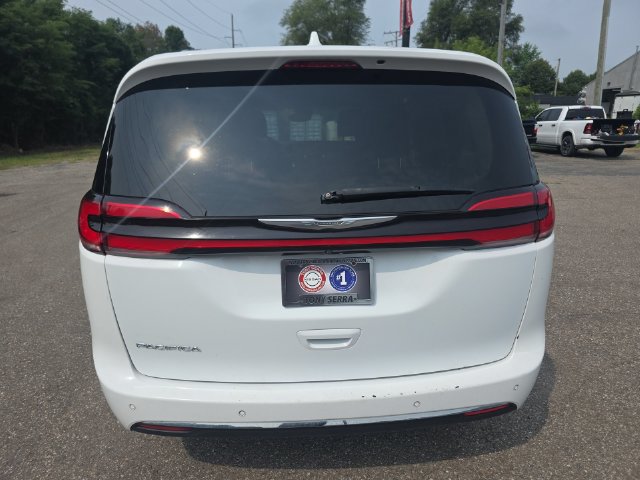 Used 2021 Chrysler Pacifica Touring-L FWD image 24