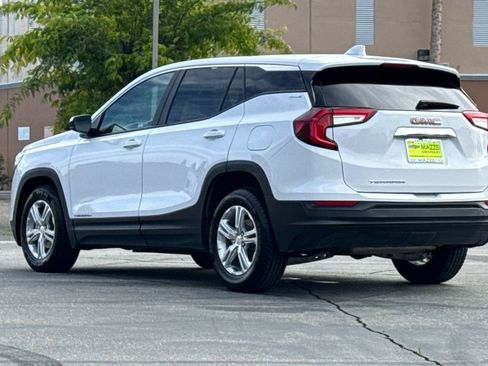 Used 2024 GMC Terrain SLE image 3