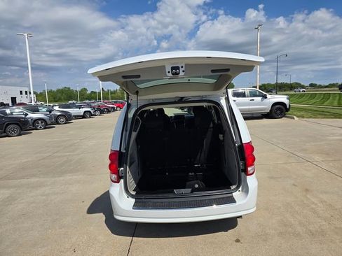 Used 2016 Dodge Grand Caravan SXT w/ Security Group FWD image 21