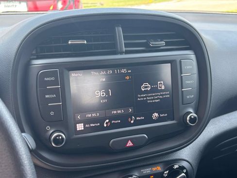 Used 2025 Kia Soul LX w/ LX Technology Package FWD image 19