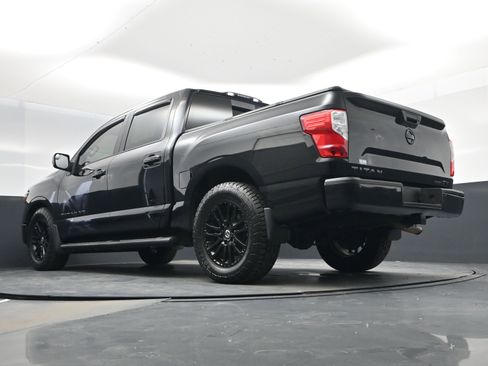 Used 2018 Nissan Titan SV w/ SV Convenience Package image 20