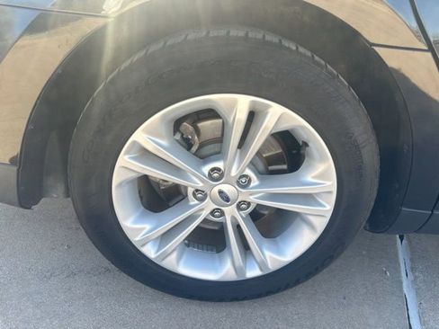 Used 2015 Ford Taurus SEL w/ Equipment Group 201A image 10