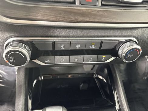 Used 2024 Nissan Altima 2.5 SV FWD image 8