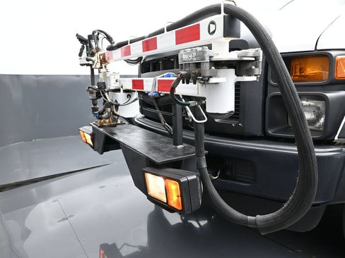 Used 2009 Ford F550 2WD Regular Cab Super Duty image 40