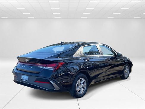 New 2026 Hyundai Elantra SE image 6