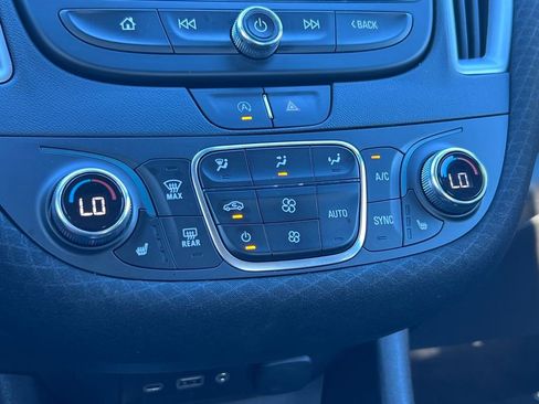Used 2022 Chevrolet Malibu LT image 24