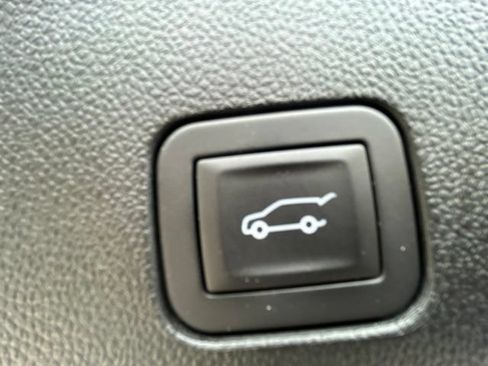 Used 2025 GMC Yukon AT4 Ultimate AWD/4WD image 38