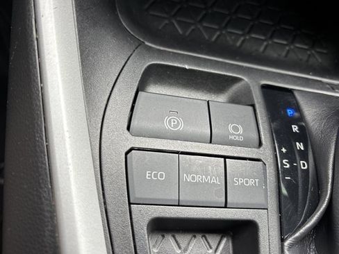 Used 2021 Toyota RAV4 XLE w/ Convenience Package image 35