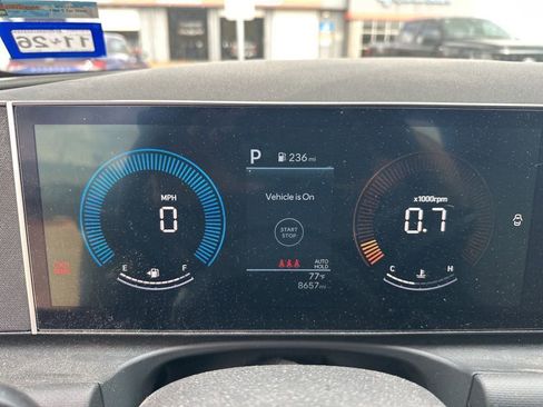 Certified 2025 Hyundai Santa Cruz SEL image 3