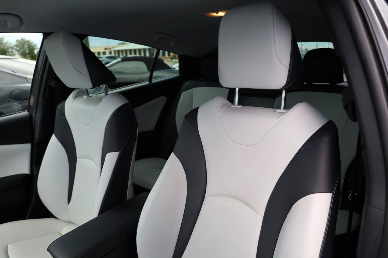 Used 2019 Toyota Prius Limited FWD image 6
