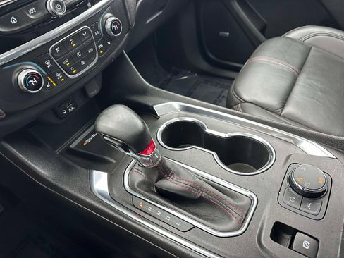 Certified 2023 Chevrolet Traverse RS image 16