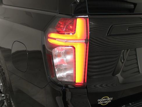 Used 2023 Chevrolet Suburban Z71 w/ Luxury Package image 59