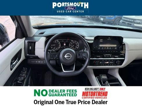 Used 2025 Nissan Pathfinder SL image 7