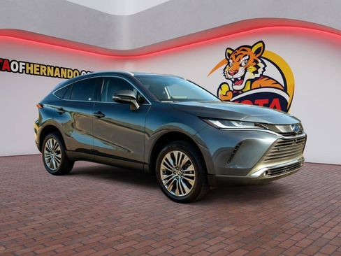 Used 2024 Toyota Venza Limited AWD/4WD image 3