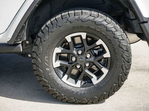 Used 2024 Jeep Wrangler Unlimited Rubicon 4xe AWD/4WD image 10